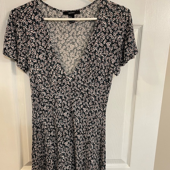 Floral v-neck summer dress - Picture 1 of 3